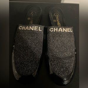 I am selling a pair of Chanel slides/mules in used condition size 42